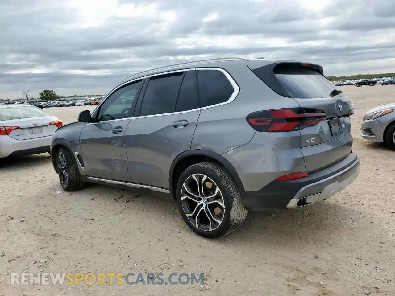 2 Photograph of a damaged car 5UX23EU09S9W61658 BMW X5 2025