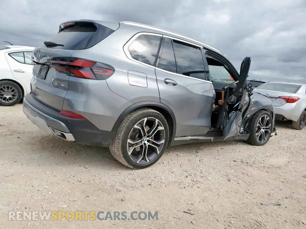 3 Photograph of a damaged car 5UX23EU09S9W61658 BMW X5 2025