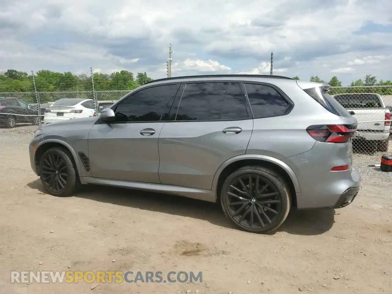 2 Photograph of a damaged car 5UX23EU09S9X86742 BMW X5 2025