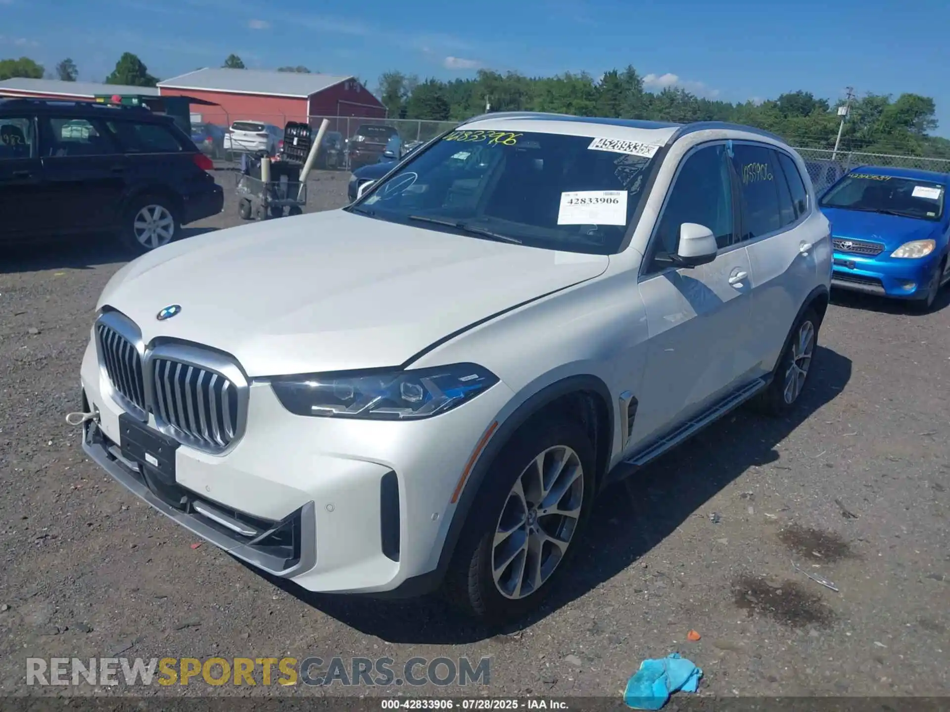 2 Photograph of a damaged car 5UX23EU0XS9W33075 BMW X5 2025