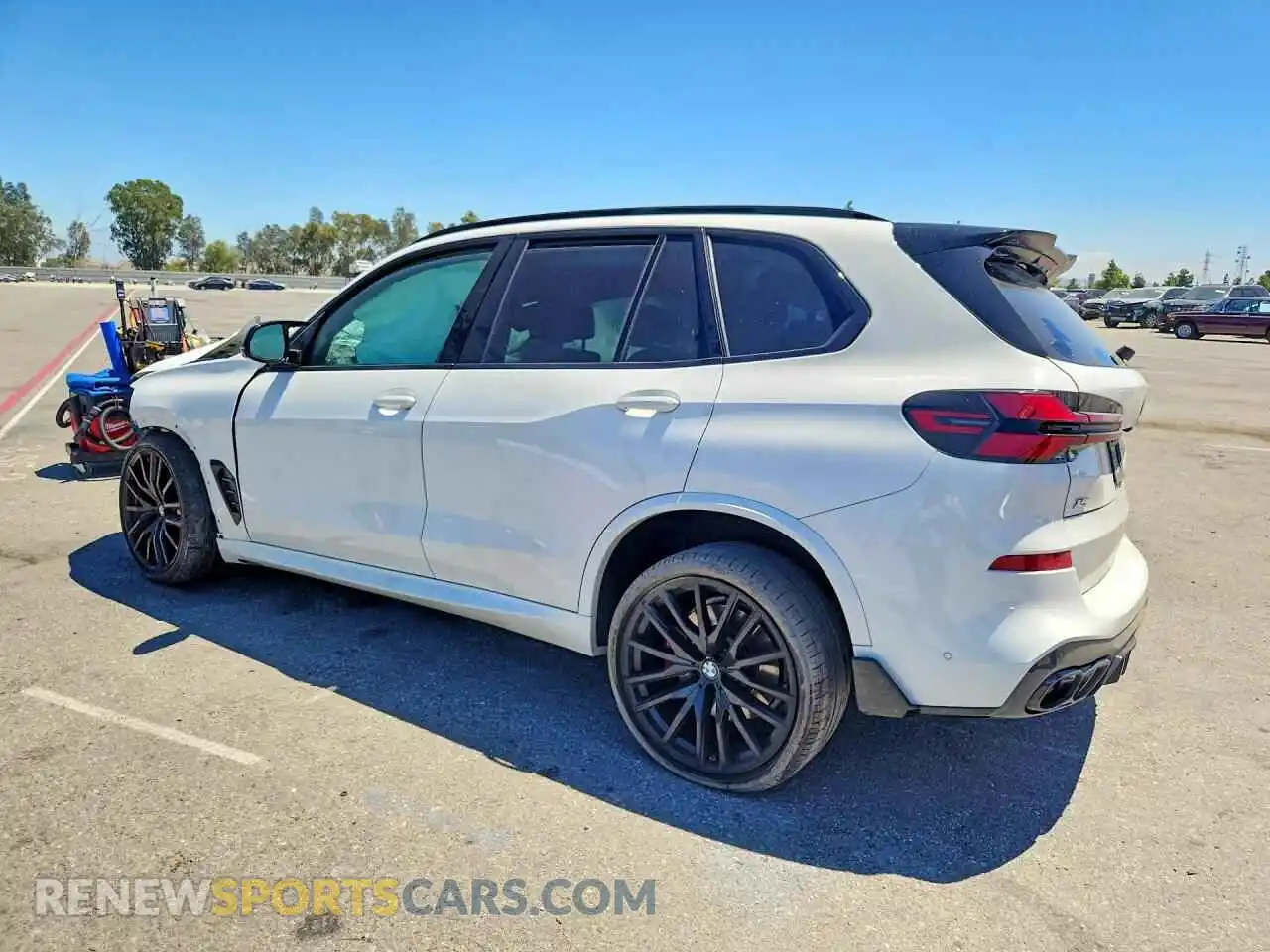 2 fotografías del automóvil dañado 5UX33EU02S9W72926 BMW X5 2025