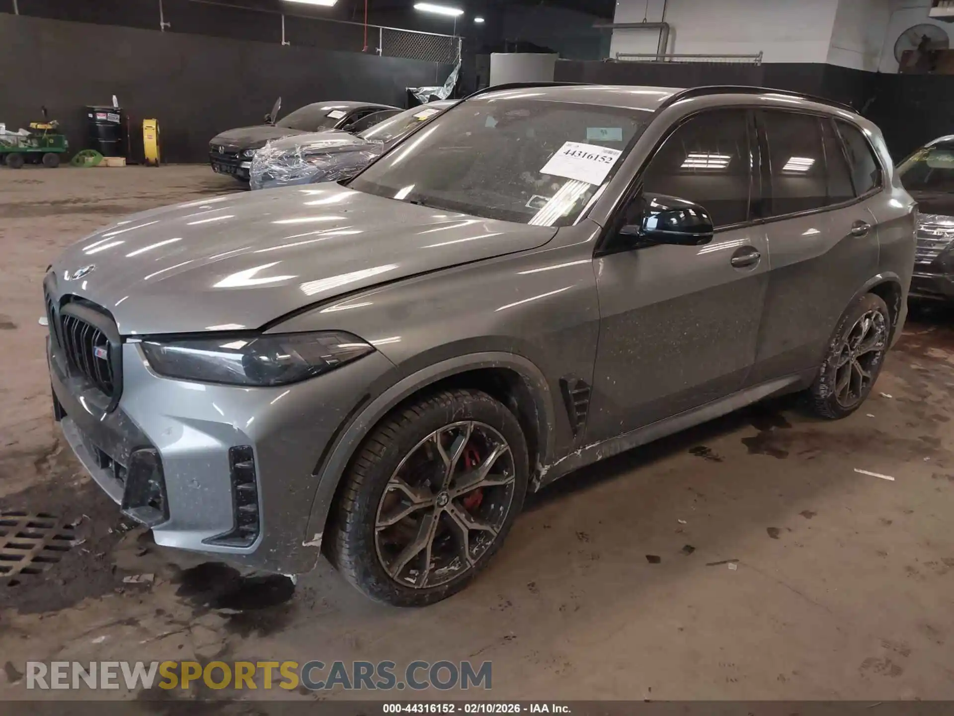 2 Photograph of a damaged car 5UX33EU02S9X74615 BMW X5 2025