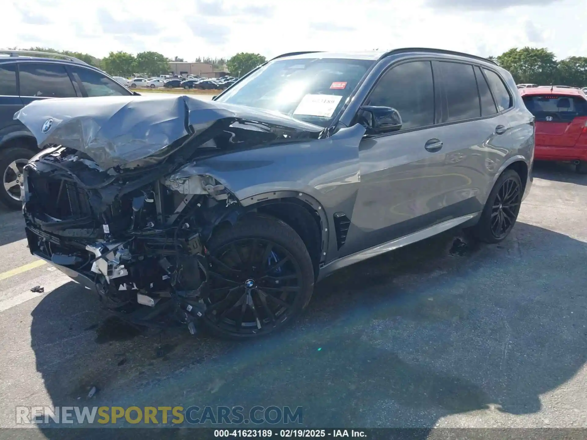 2 Photograph of a damaged car 5UX33EU03S9X62019 BMW X5 2025