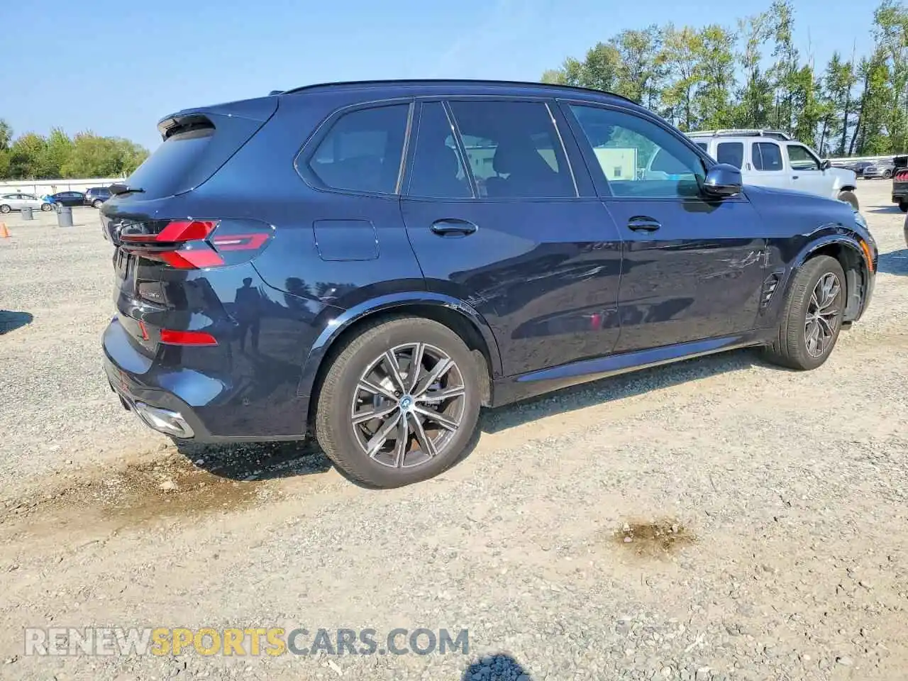 3 Photograph of a damaged car 5UX43EU00S9X42136 BMW X5 2025