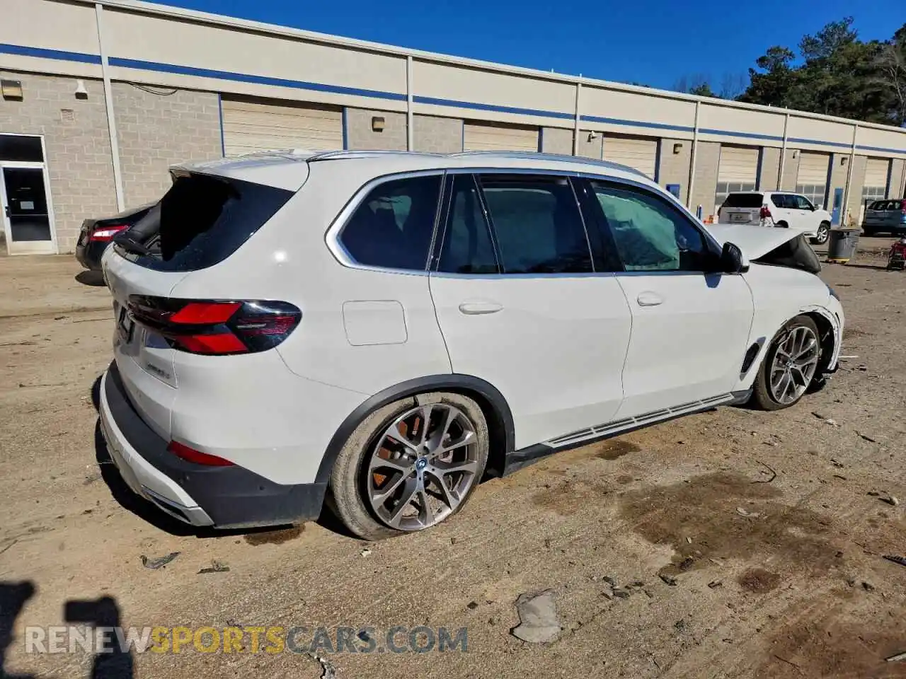 3 Фотография поврежденного автомобиля 5UX43EU01S9X97209 BMW X5 2025