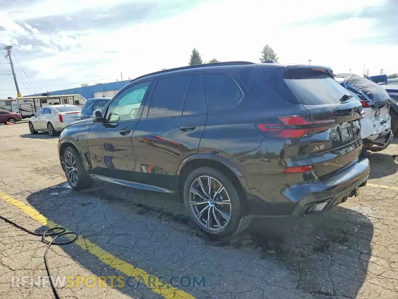 2 fotografías del automóvil dañado 5UX43EU01S9Y82888 BMW X5 2025
