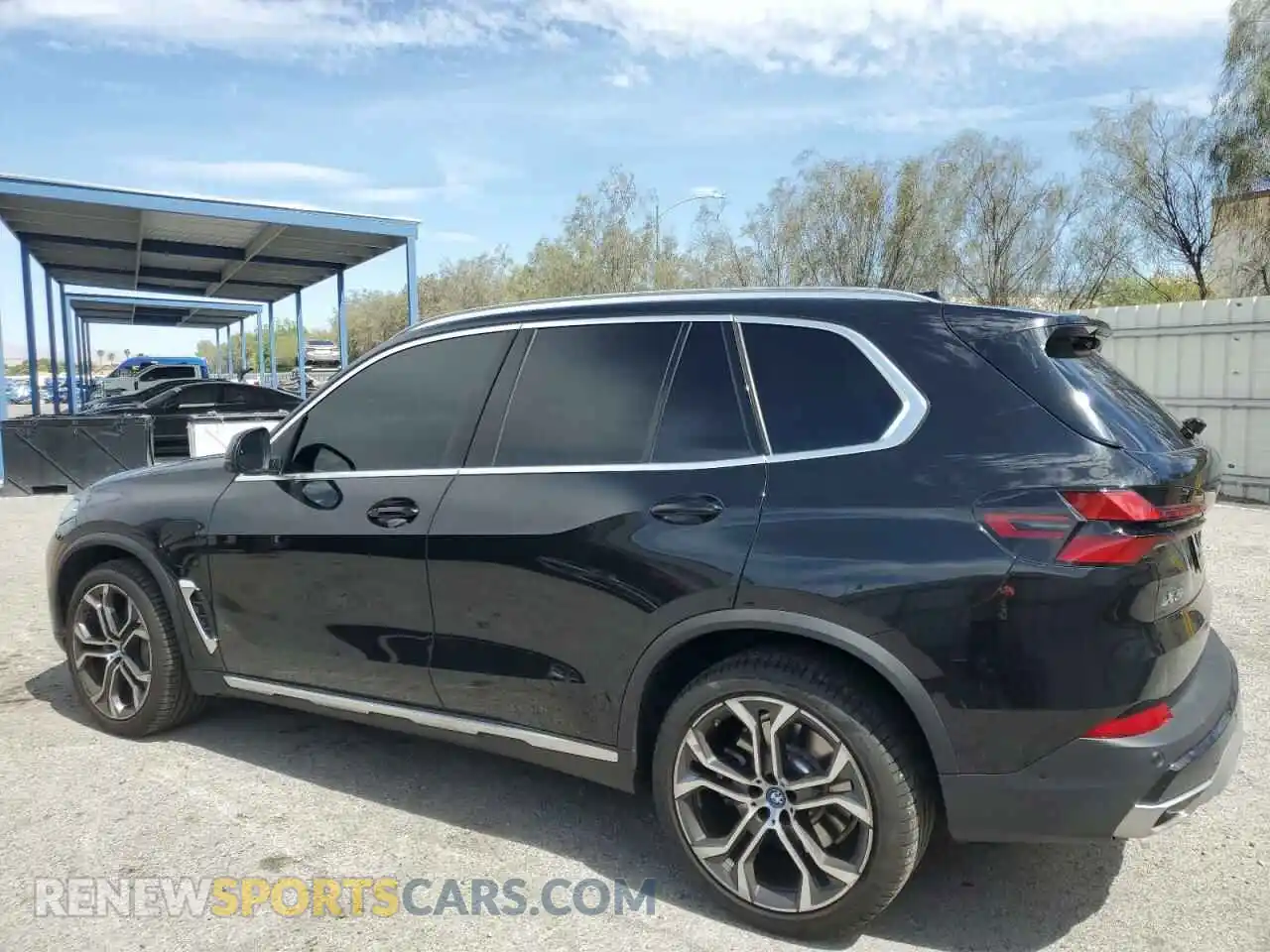 2 Photograph of a damaged car 5UX43EU02S9X33440 BMW X5 2025