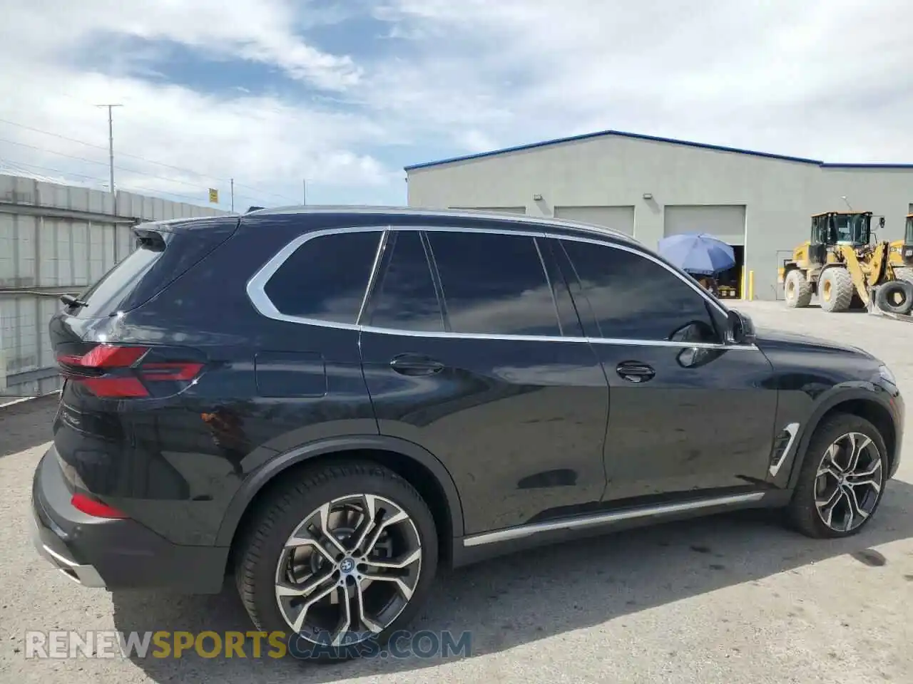 3 Photograph of a damaged car 5UX43EU02S9X33440 BMW X5 2025