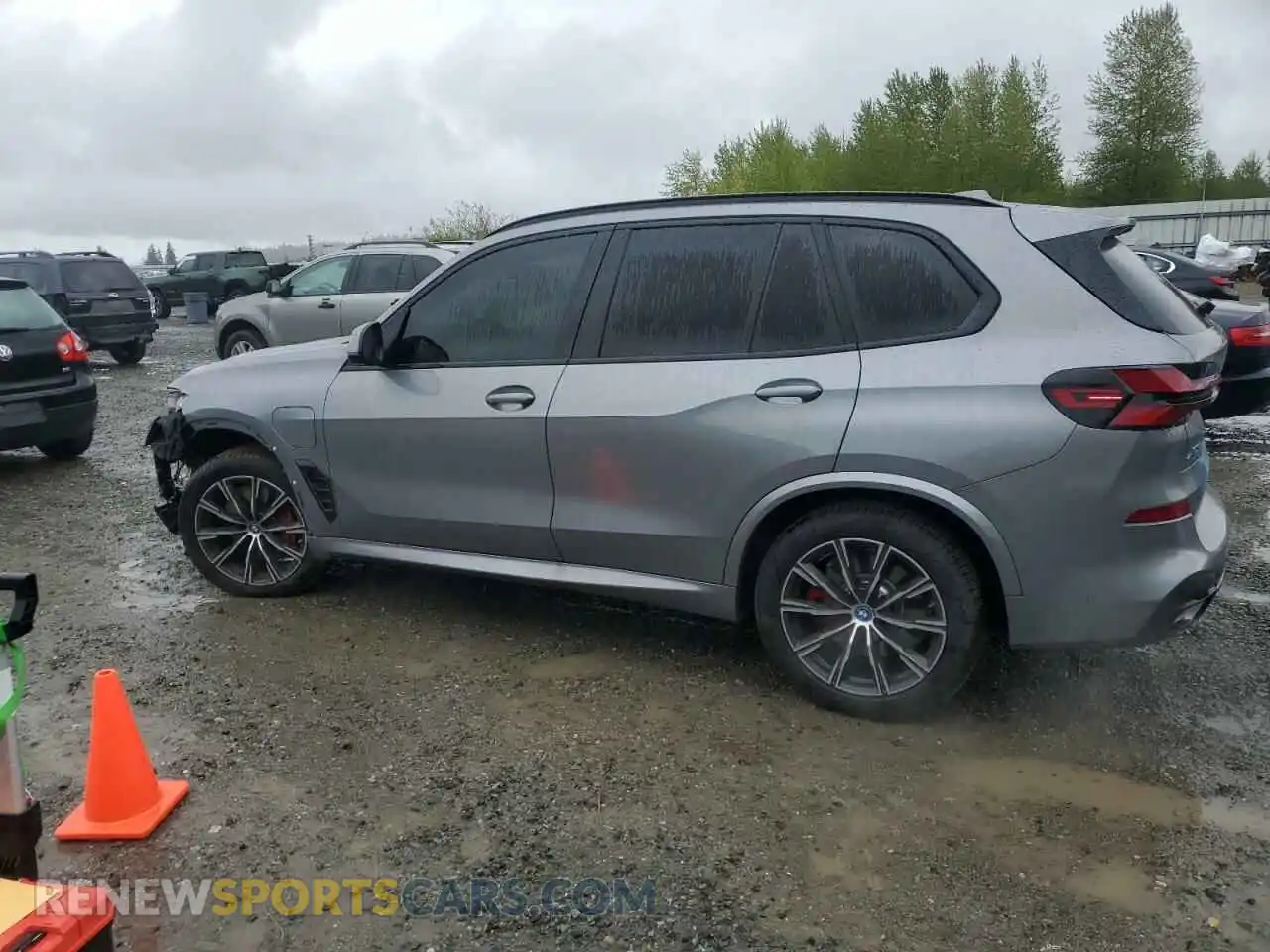 2 Photograph of a damaged car 5UX43EU05S9X45761 BMW X5 2025
