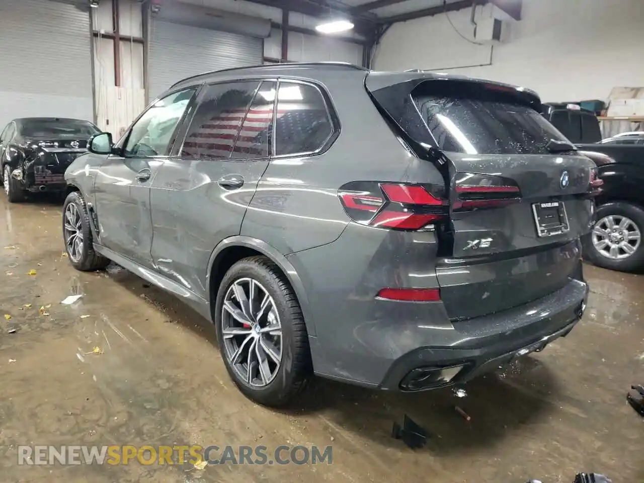 2 Photograph of a damaged car 5UX43EU05S9X74239 BMW X5 2025