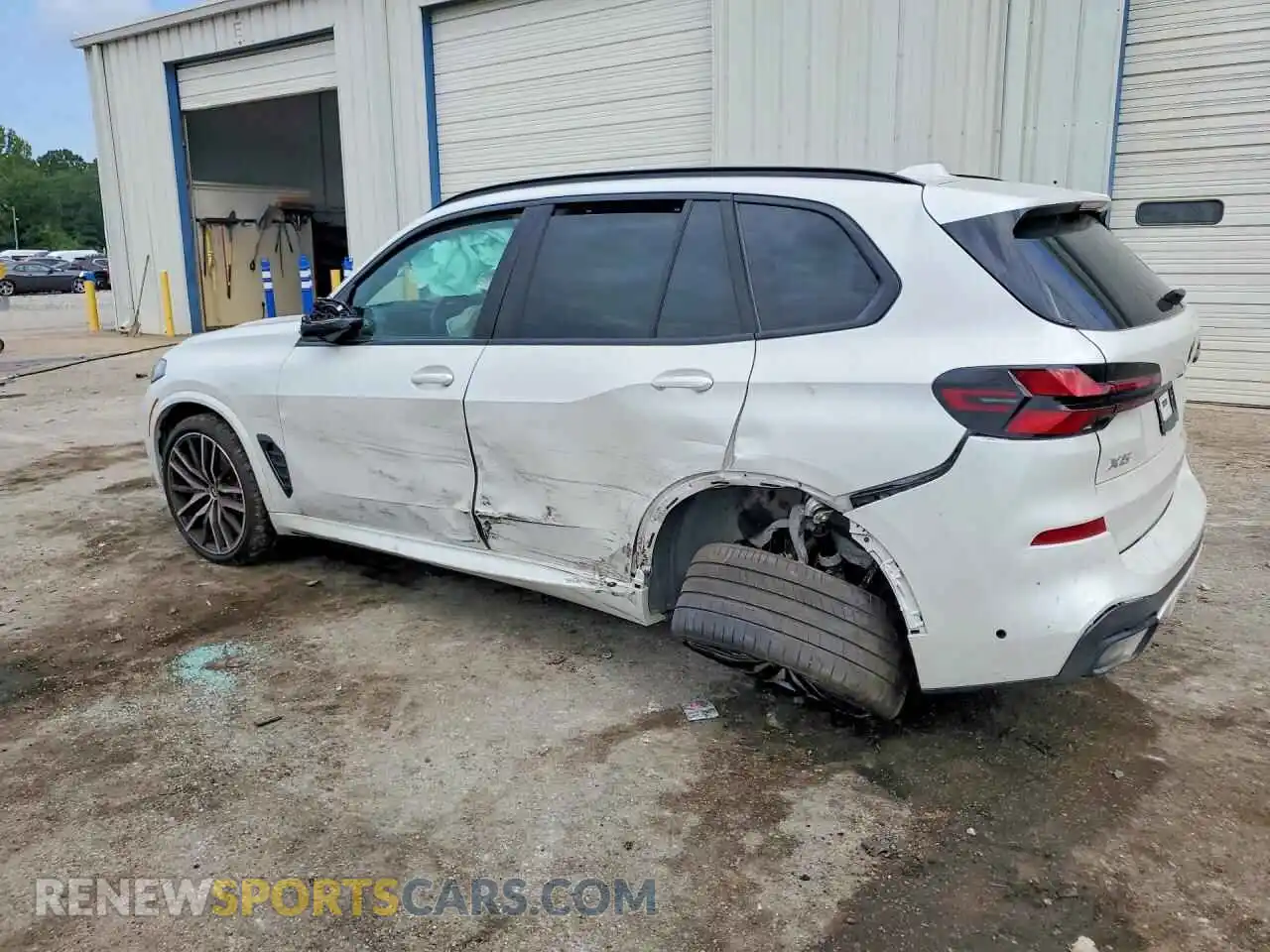 2 Фотография поврежденного автомобиля 5UX13EU05T9213706 BMW X5 2026
