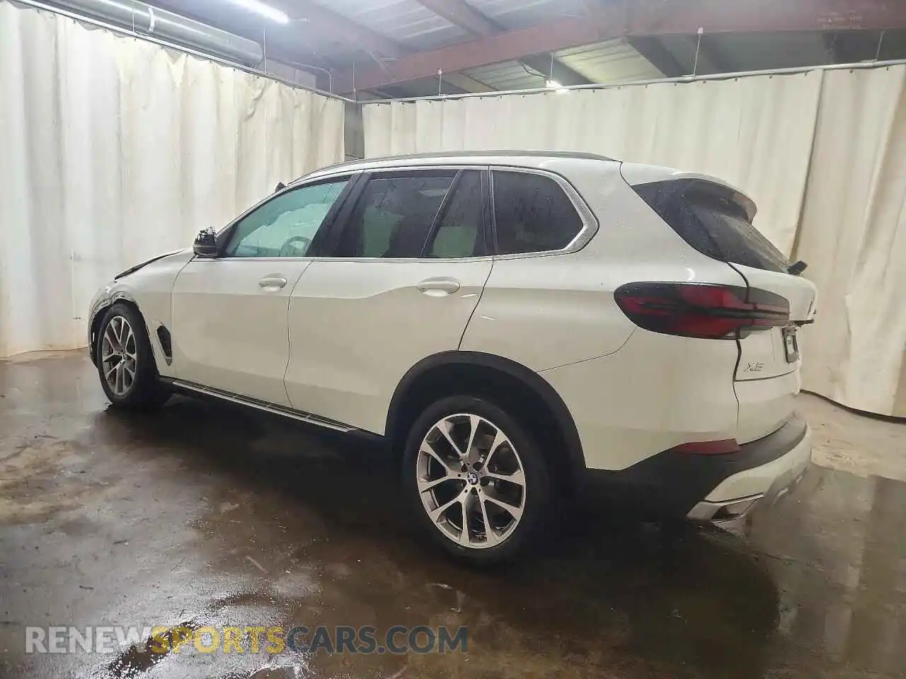 2 Фотография поврежденного автомобиля 5UX13EU07T9053327 BMW X5 2026