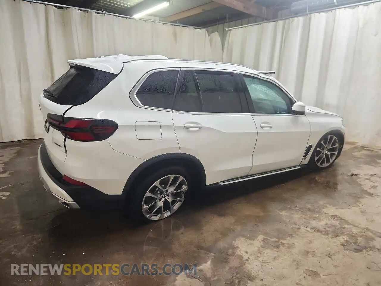3 Фотография поврежденного автомобиля 5UX13EU07T9053327 BMW X5 2026
