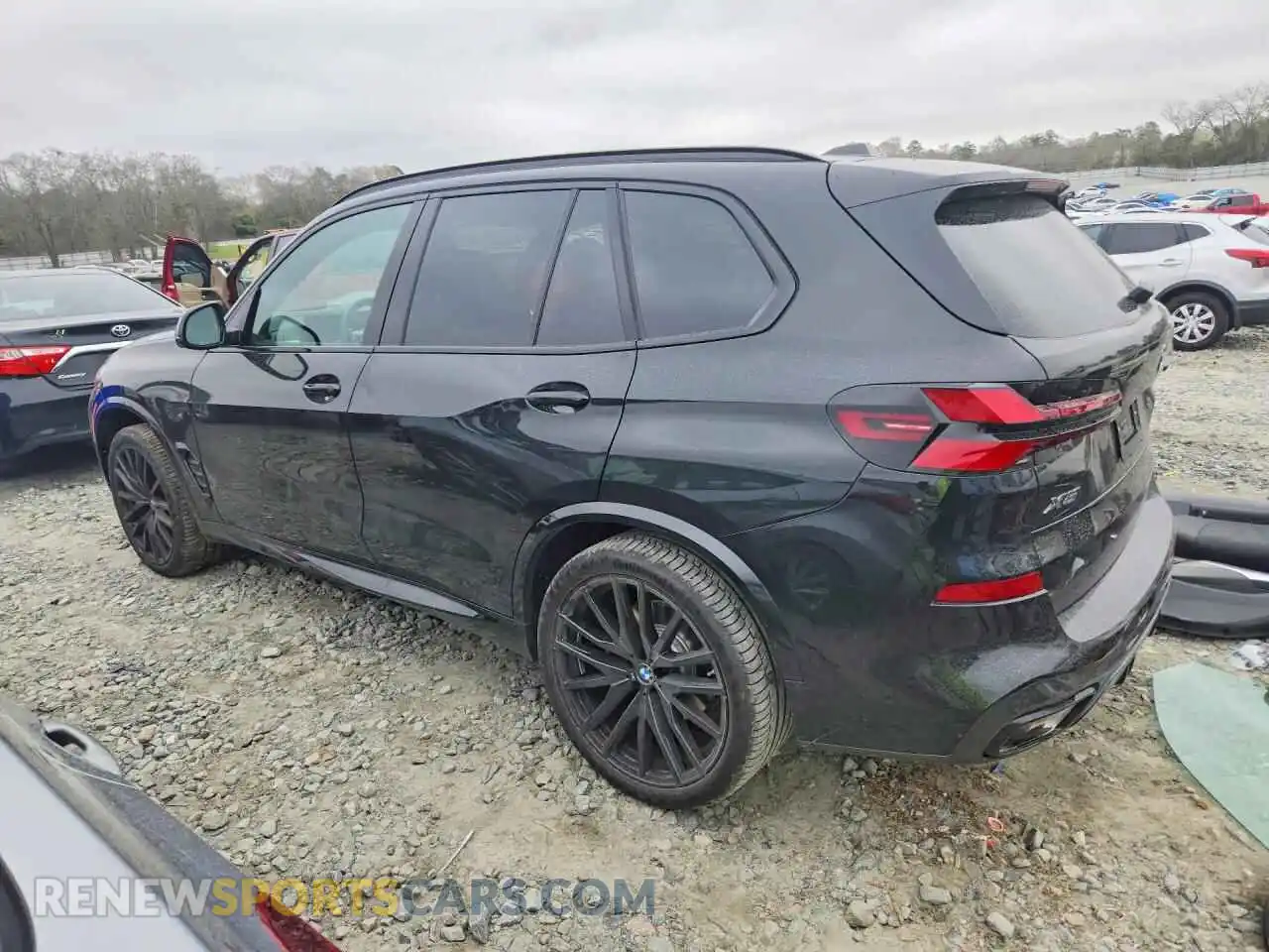 2 fotografías del automóvil dañado 5UX13EU09T9325781 BMW X5 2026
