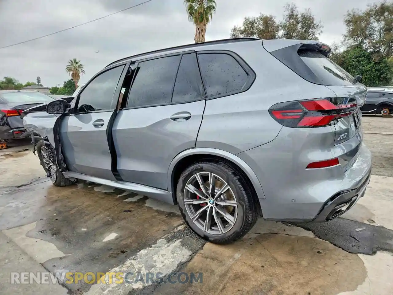 2 Photograph of a damaged car 5UX23EU06T9536103 BMW X5 2026