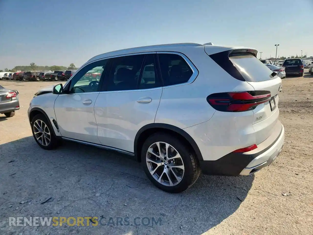 2 fotografías del automóvil dañado 5UX23EU09T9165728 BMW X5 2026