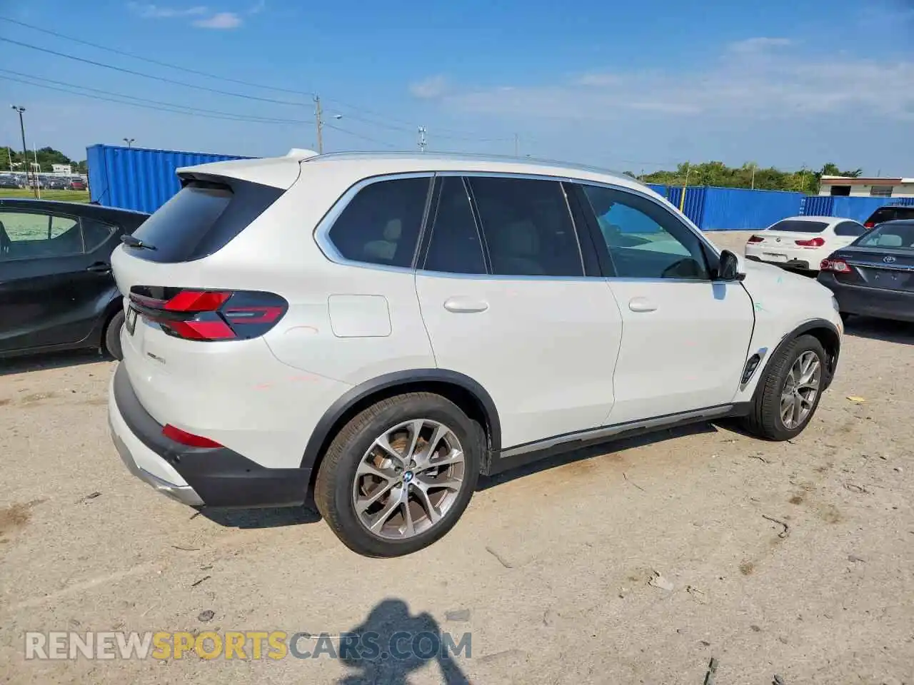 3 fotografías del automóvil dañado 5UX23EU09T9165728 BMW X5 2026