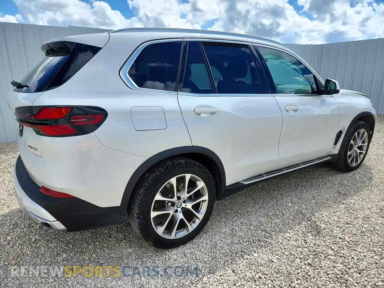3 Photograph of a damaged car 5UX23EU0XT9385900 BMW X5 2026