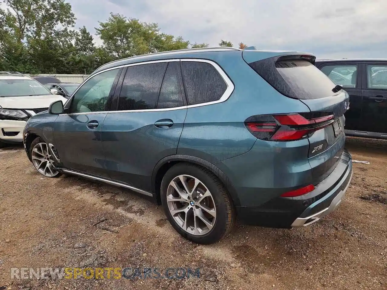2 fotografías del automóvil dañado 5UX43EU08T9315918 BMW X5 2026