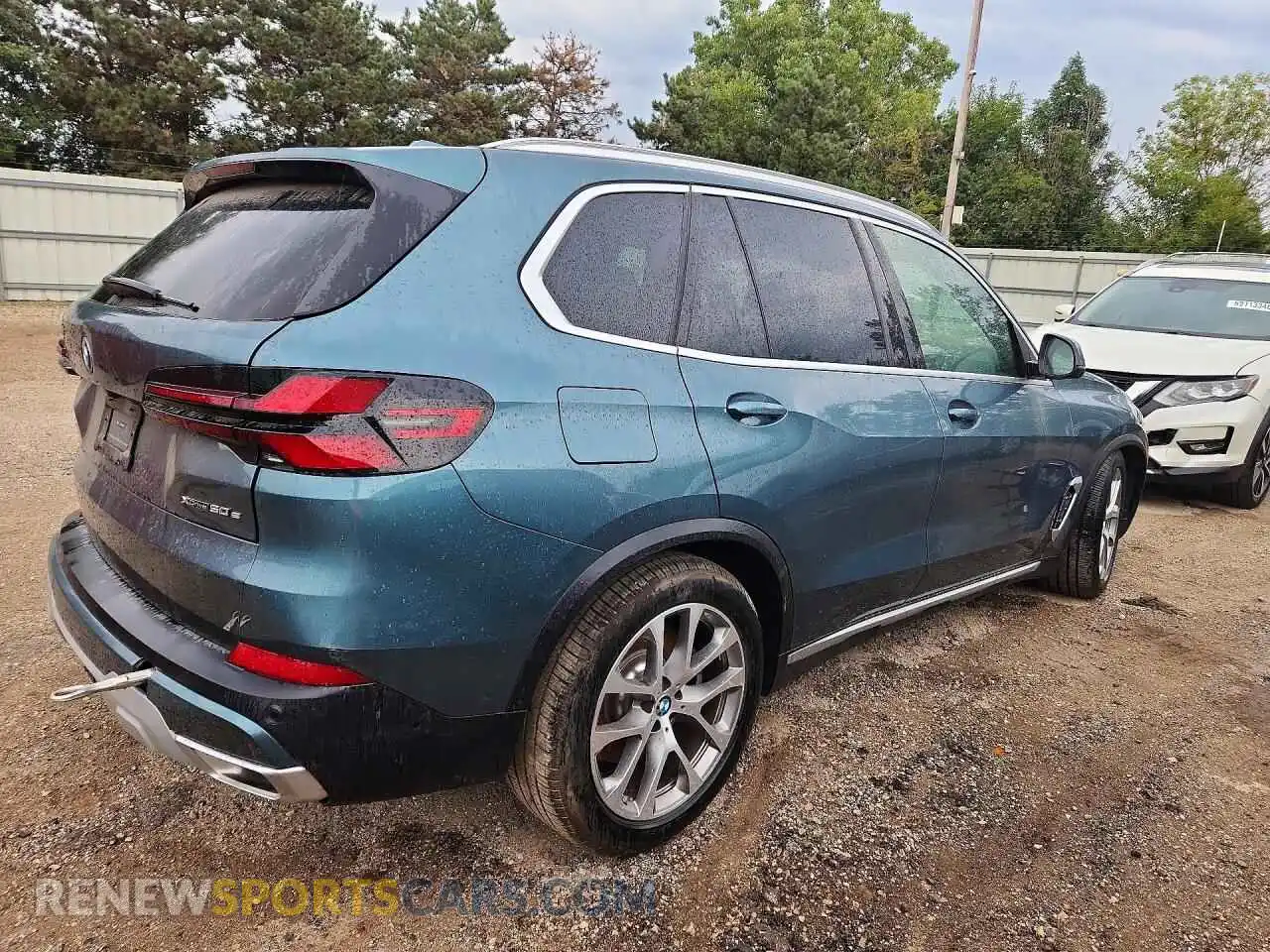 3 fotografías del automóvil dañado 5UX43EU08T9315918 BMW X5 2026