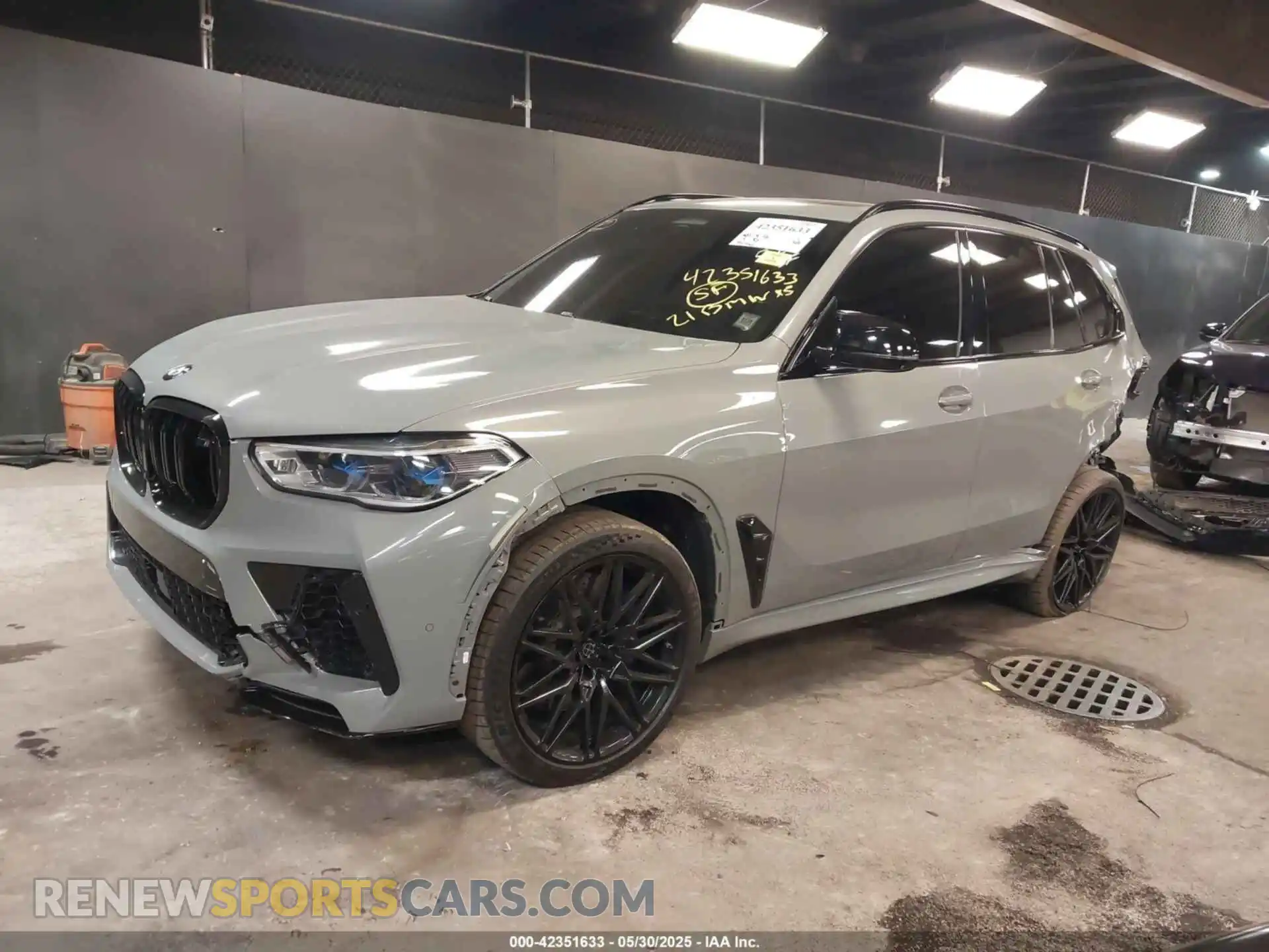 2 Photograph of a damaged car 5YMJU0C04M9F63827 BMW X5 M 2021