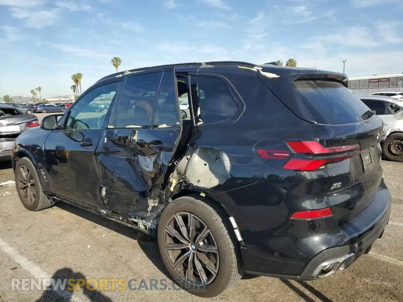 2 fotografías del automóvil dañado 5UX33EU07R9T15106 BMW X5 M60I 2024