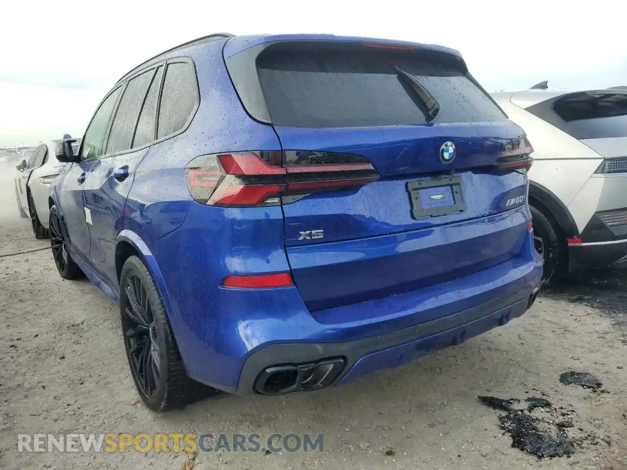 2 fotografías del automóvil dañado 5UX33EU08R9T28706 BMW X5 M60I 2024