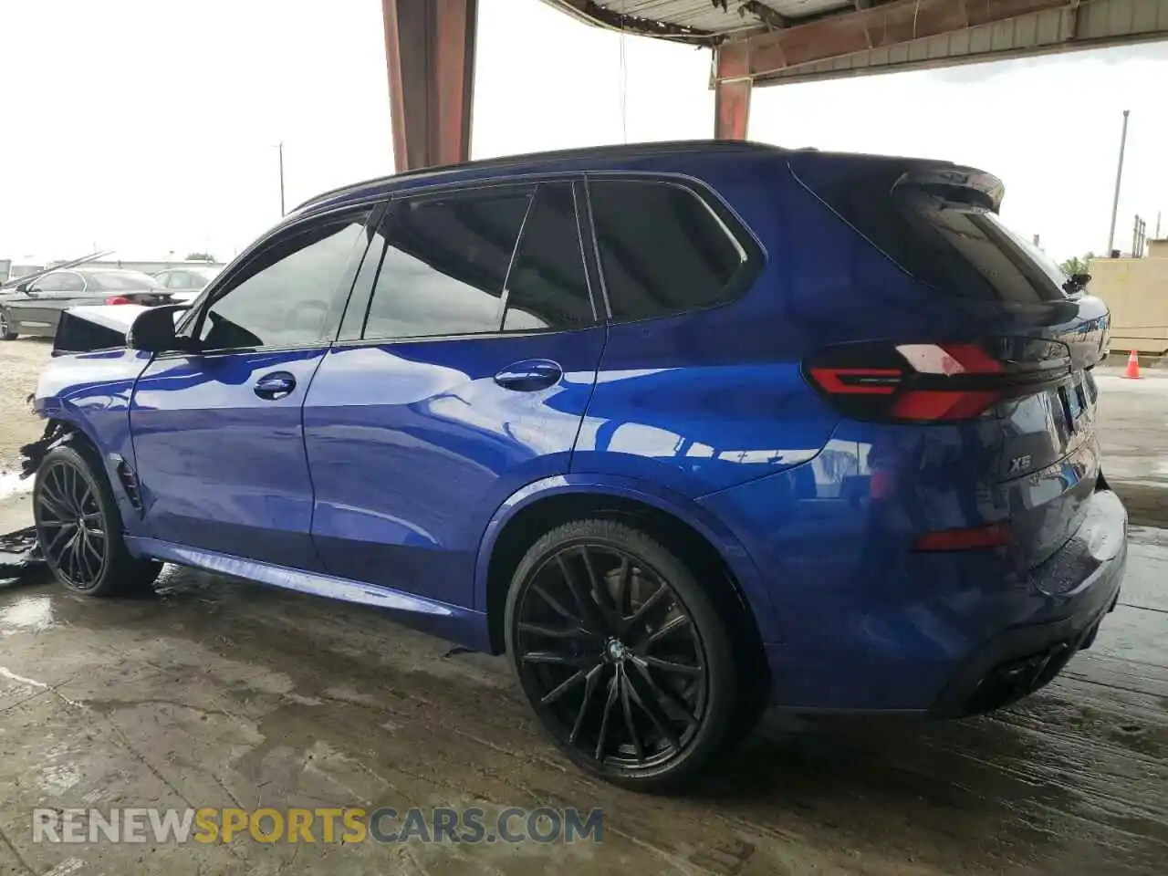 2 fotografías del automóvil dañado 5UX33EU09R9T85271 BMW X5 M60I 2024