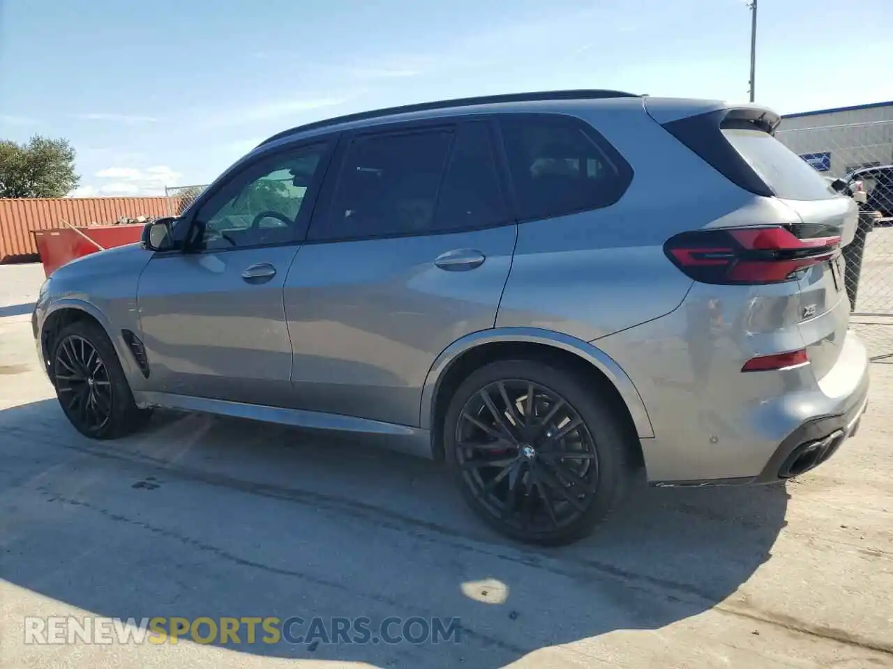 2 fotografías del automóvil dañado 5UX33EU02S9X17802 BMW X5 M60I 2025