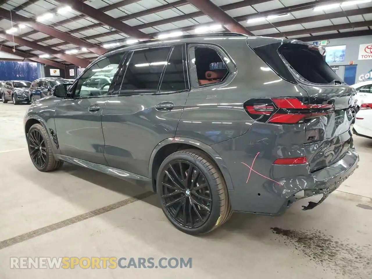 2 fotografías del automóvil dañado 5UX33EU06S9W32977 BMW X5 M60I 2025