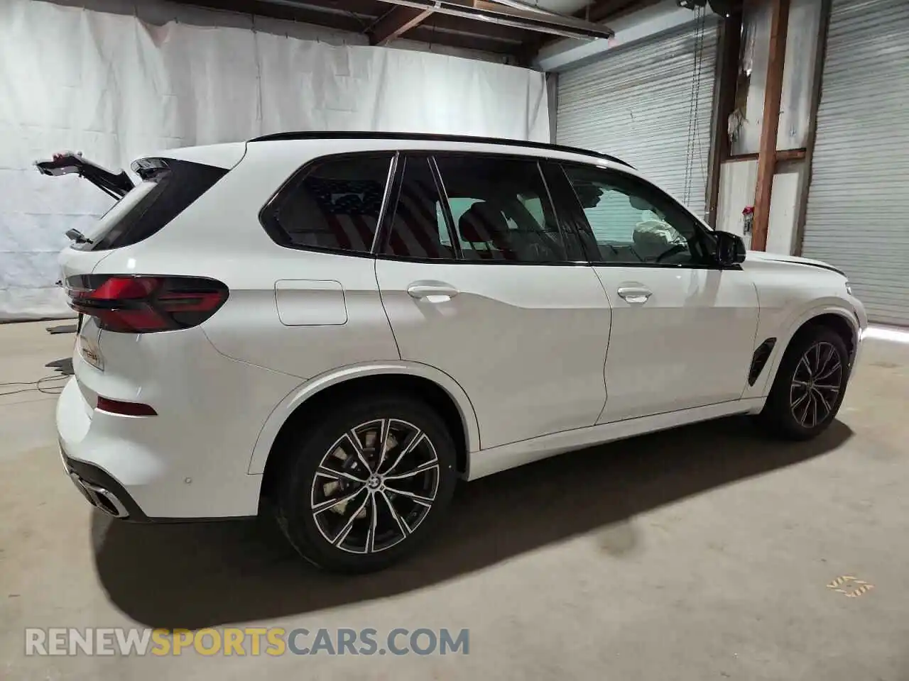 3 fotografías del automóvil dañado 5UX33EU09T9014506 BMW X5 M60I 2026