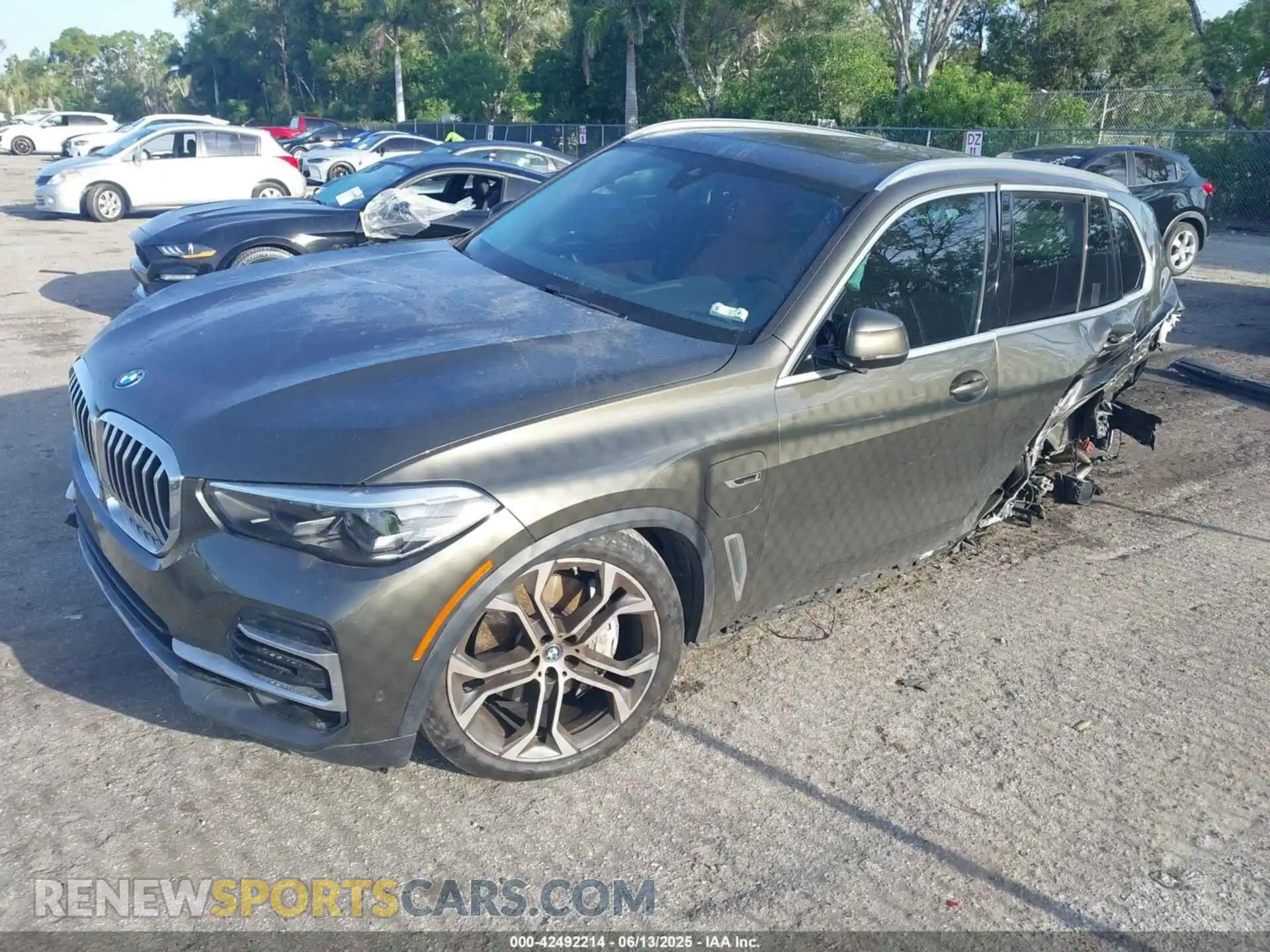 2 fotografías del automóvil dañado 5UXTA6C01N9M51979 BMW X5 PHEV 2022