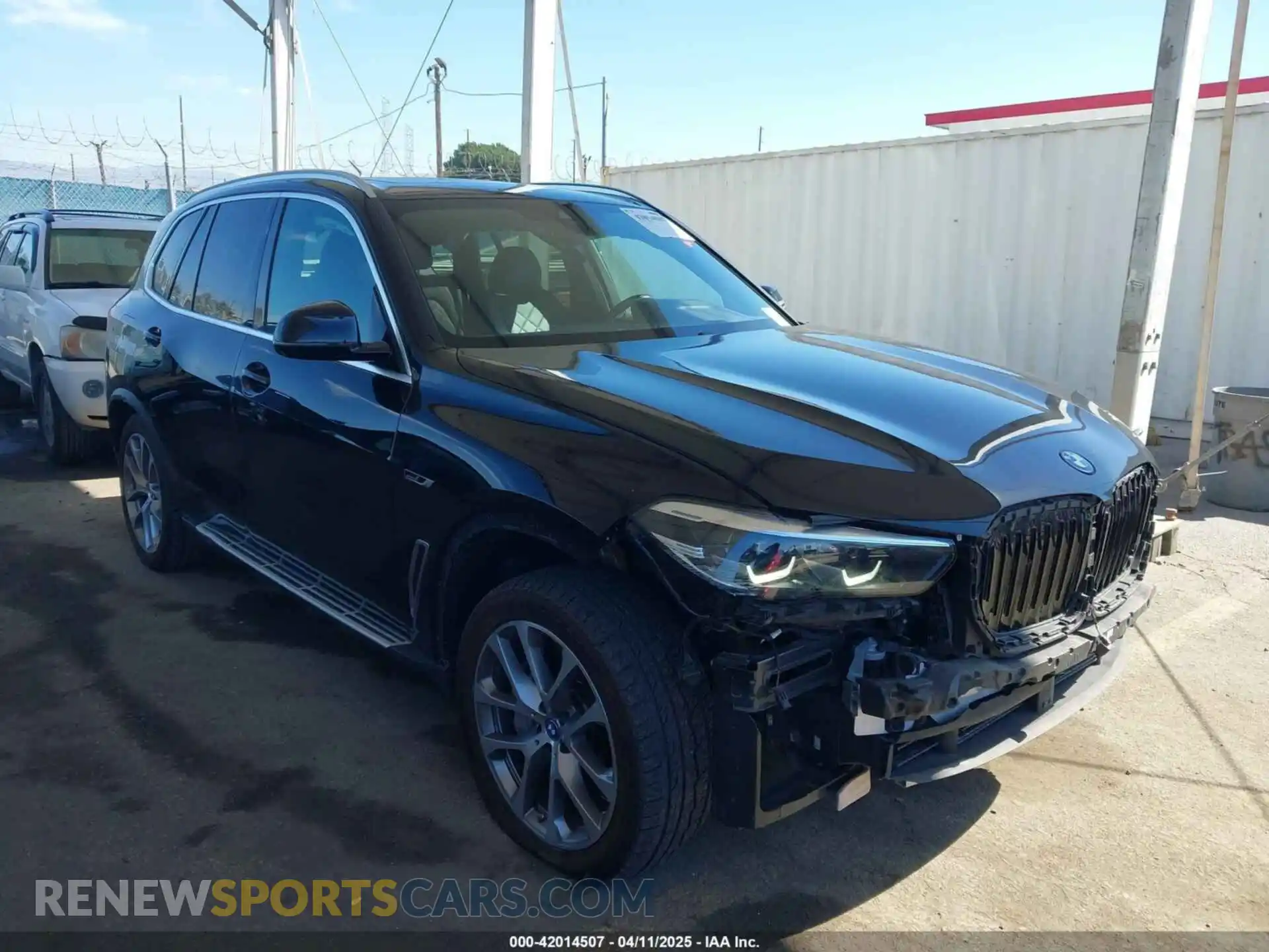 1 Photograph of a damaged car 5UXTA6C01P9P71810 BMW X5 PHEV 2023