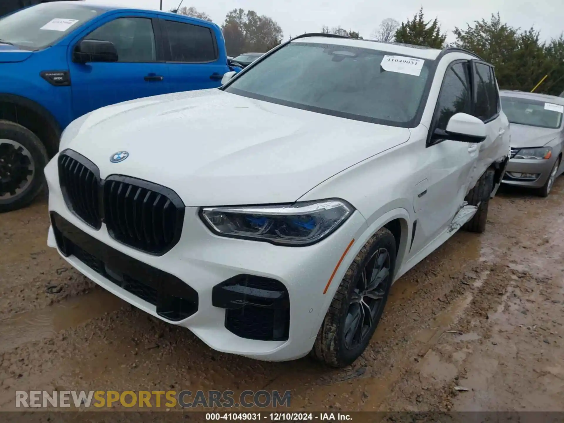 2 Photograph of a damaged car 5UXTA6C01P9S04433 BMW X5 PHEV 2023