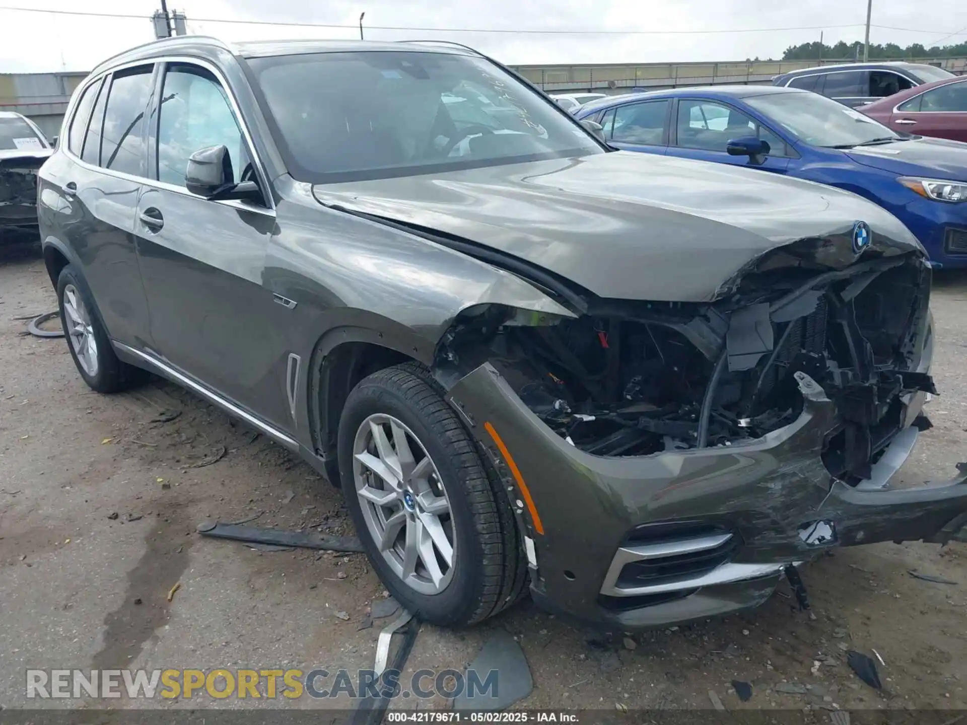 1 Photograph of a damaged car 5UXTA6C05P9P35652 BMW X5 PHEV 2023