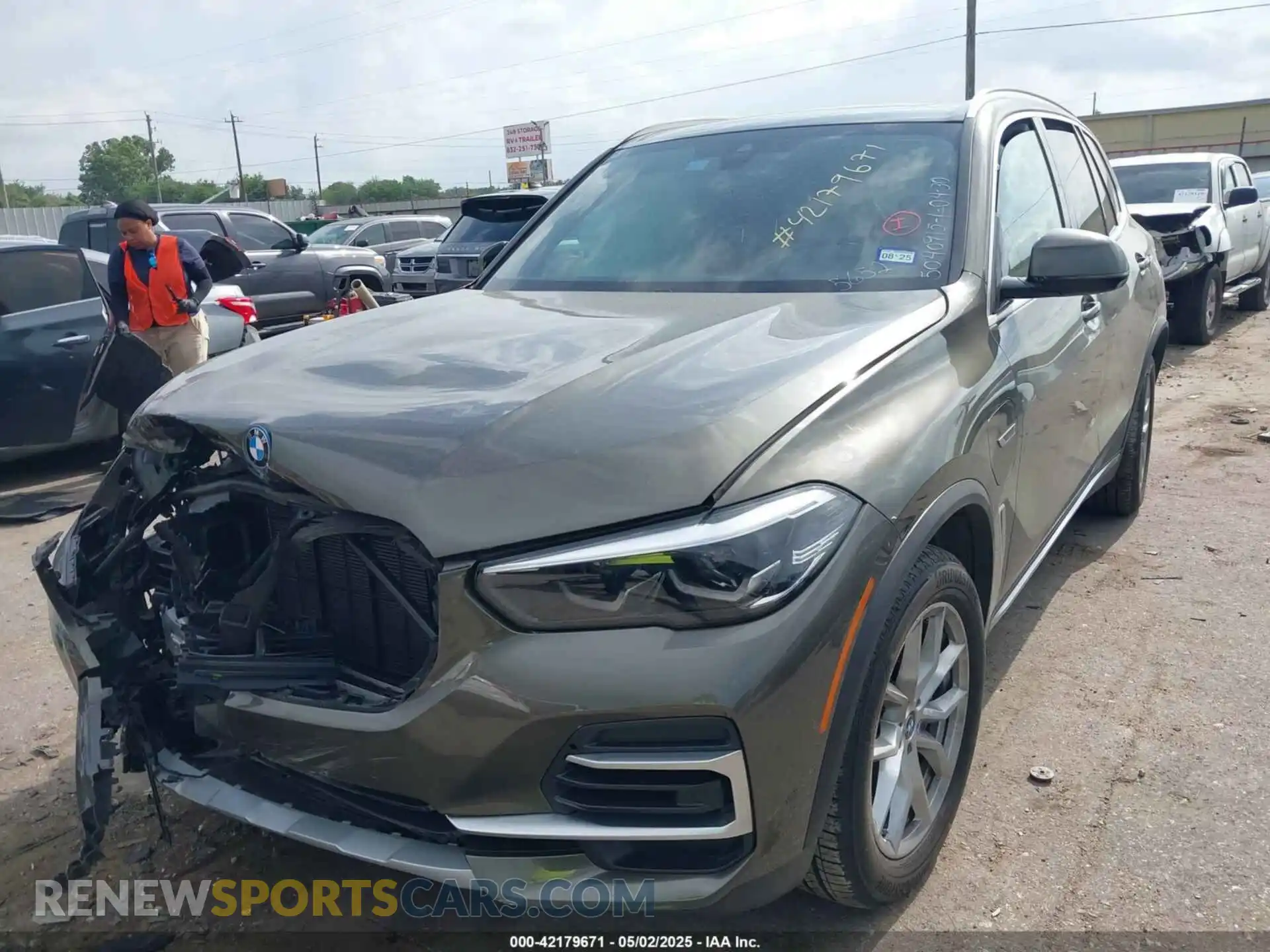 2 Photograph of a damaged car 5UXTA6C05P9P35652 BMW X5 PHEV 2023