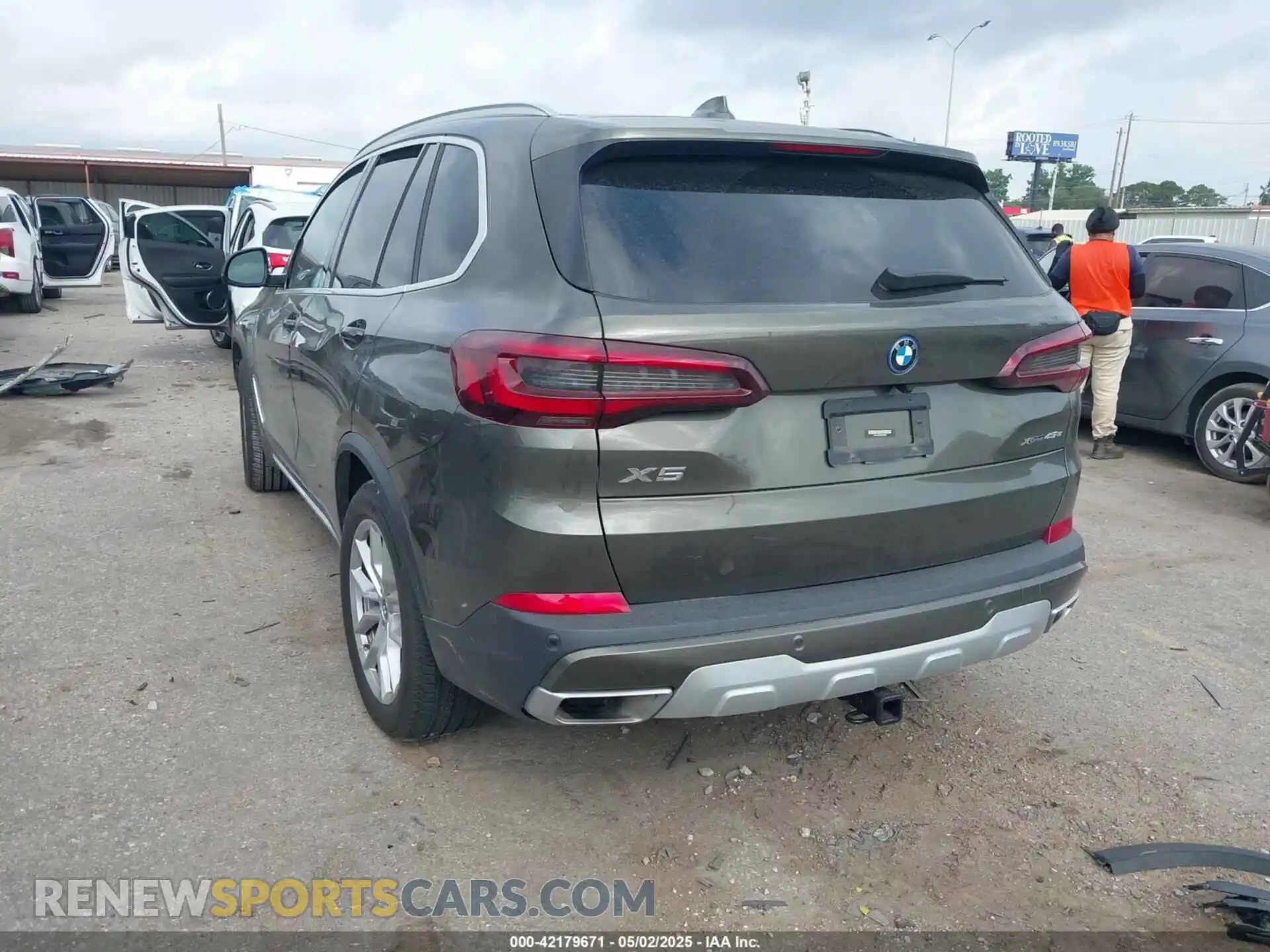 3 Photograph of a damaged car 5UXTA6C05P9P35652 BMW X5 PHEV 2023
