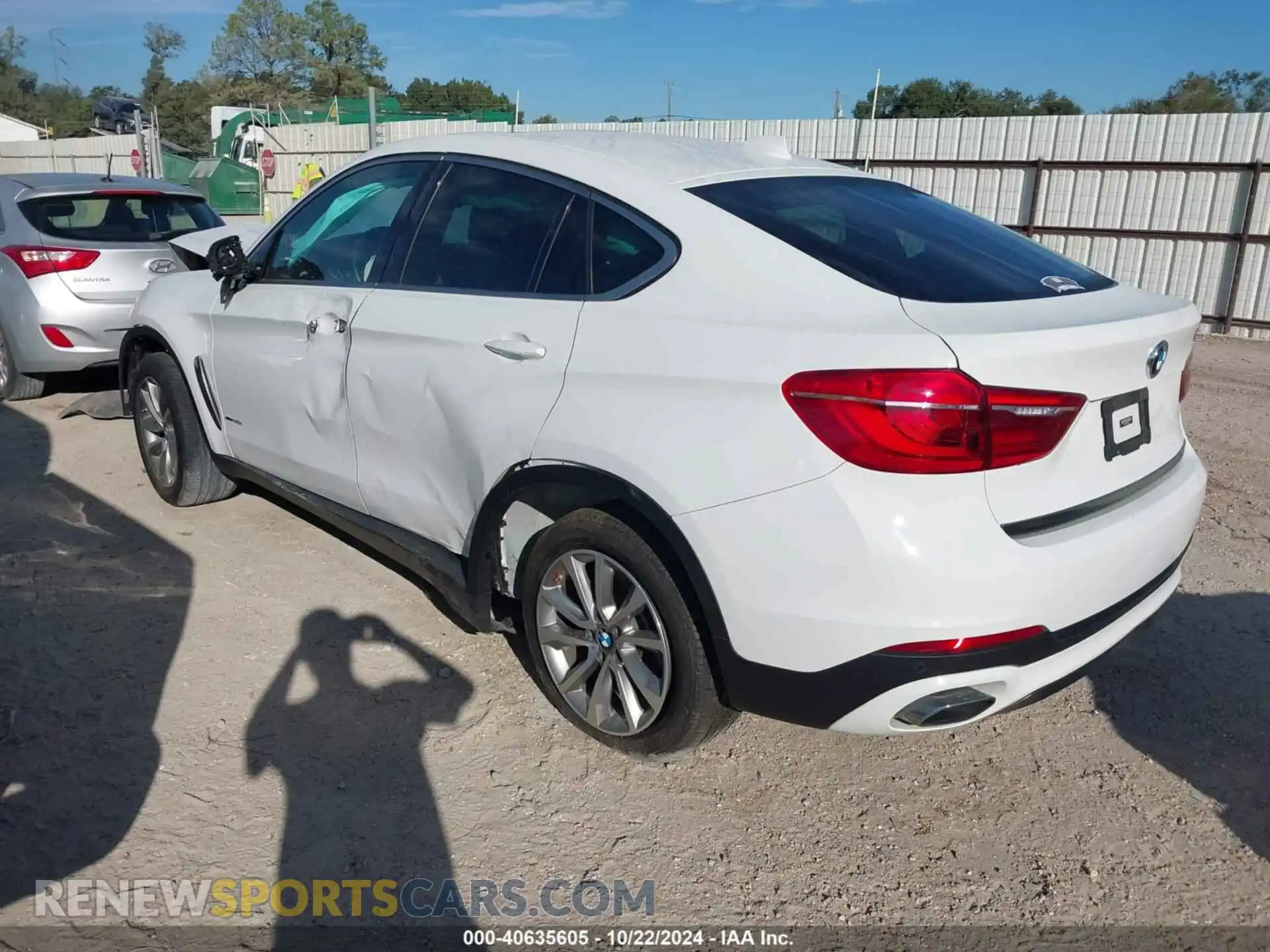 3 Photograph of a damaged car 5UXKU6C51KLP60557 BMW X6 2019