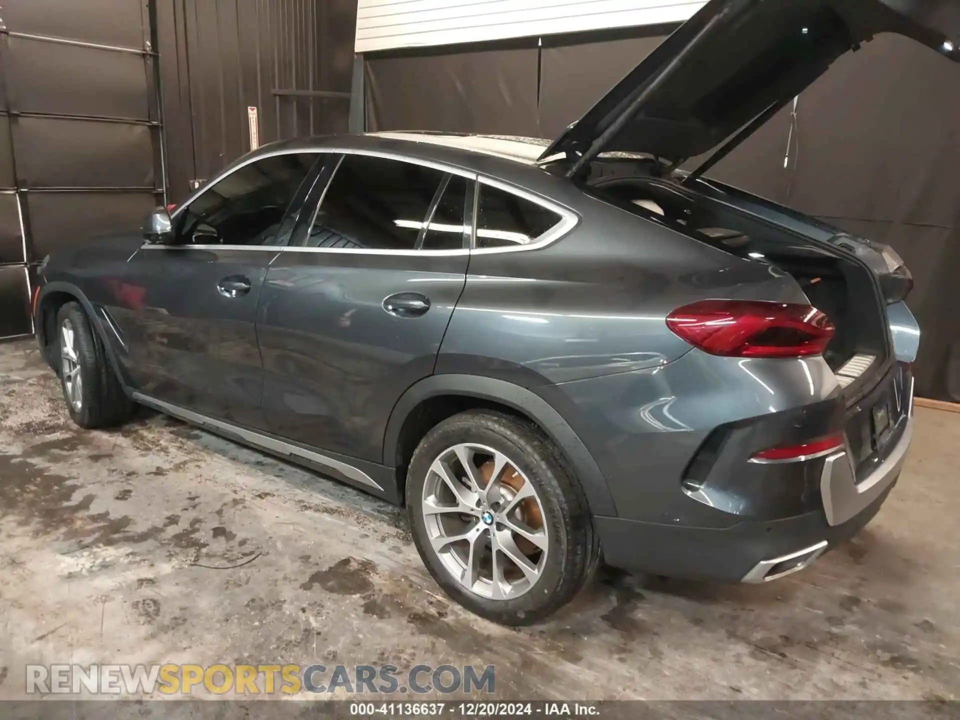 3 Photograph of a damaged car 5UXCY6C09L9D31102 BMW X6 2020