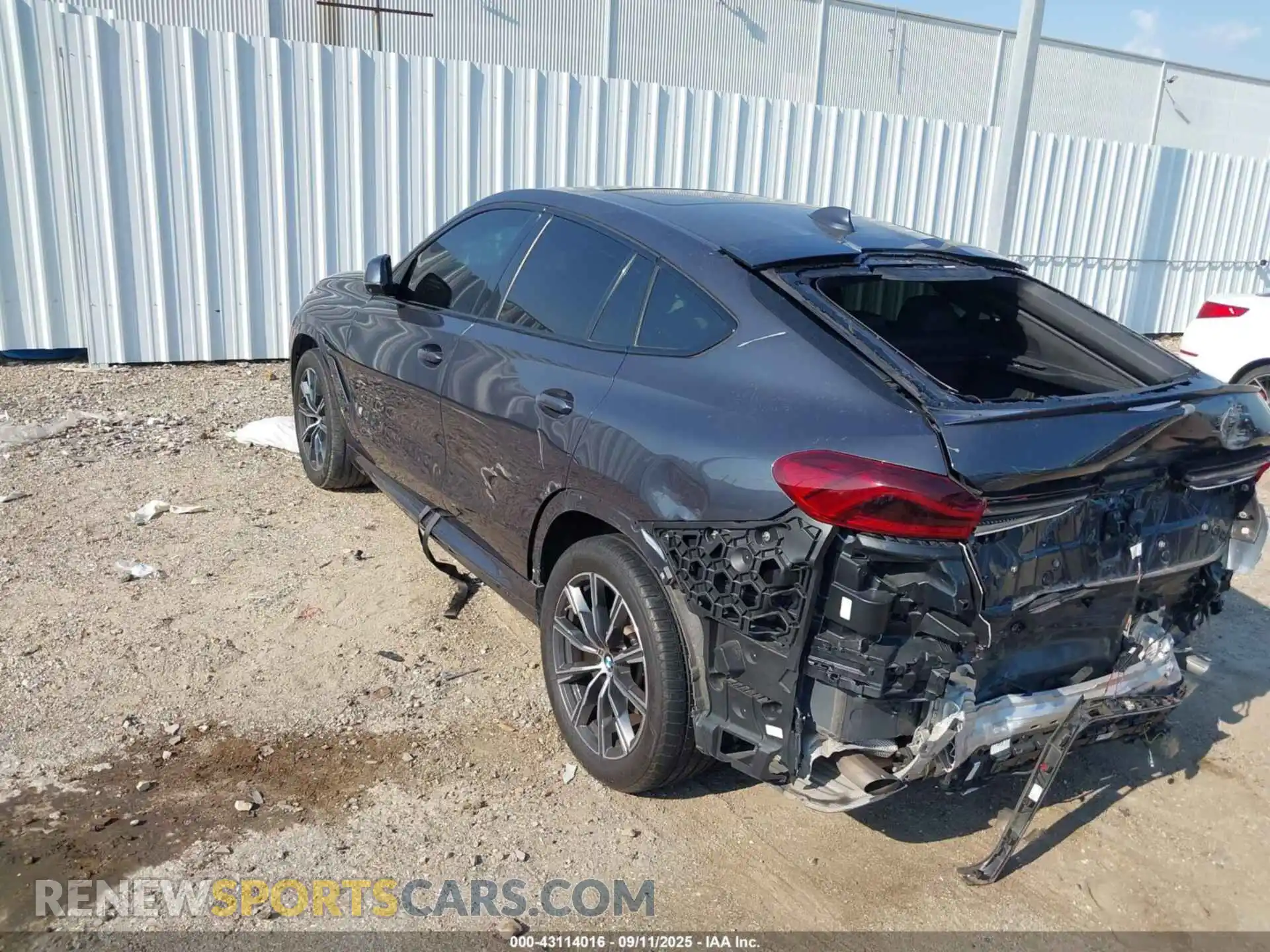 3 Photograph of a damaged car 5UXCY4C08M9G09168 BMW X6 2021