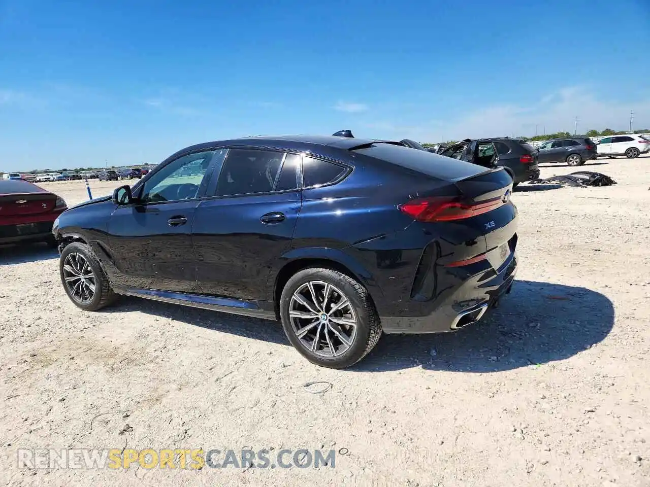 2 fotografías del automóvil dañado 5UXCY6C00M9G23366 BMW X6 2021