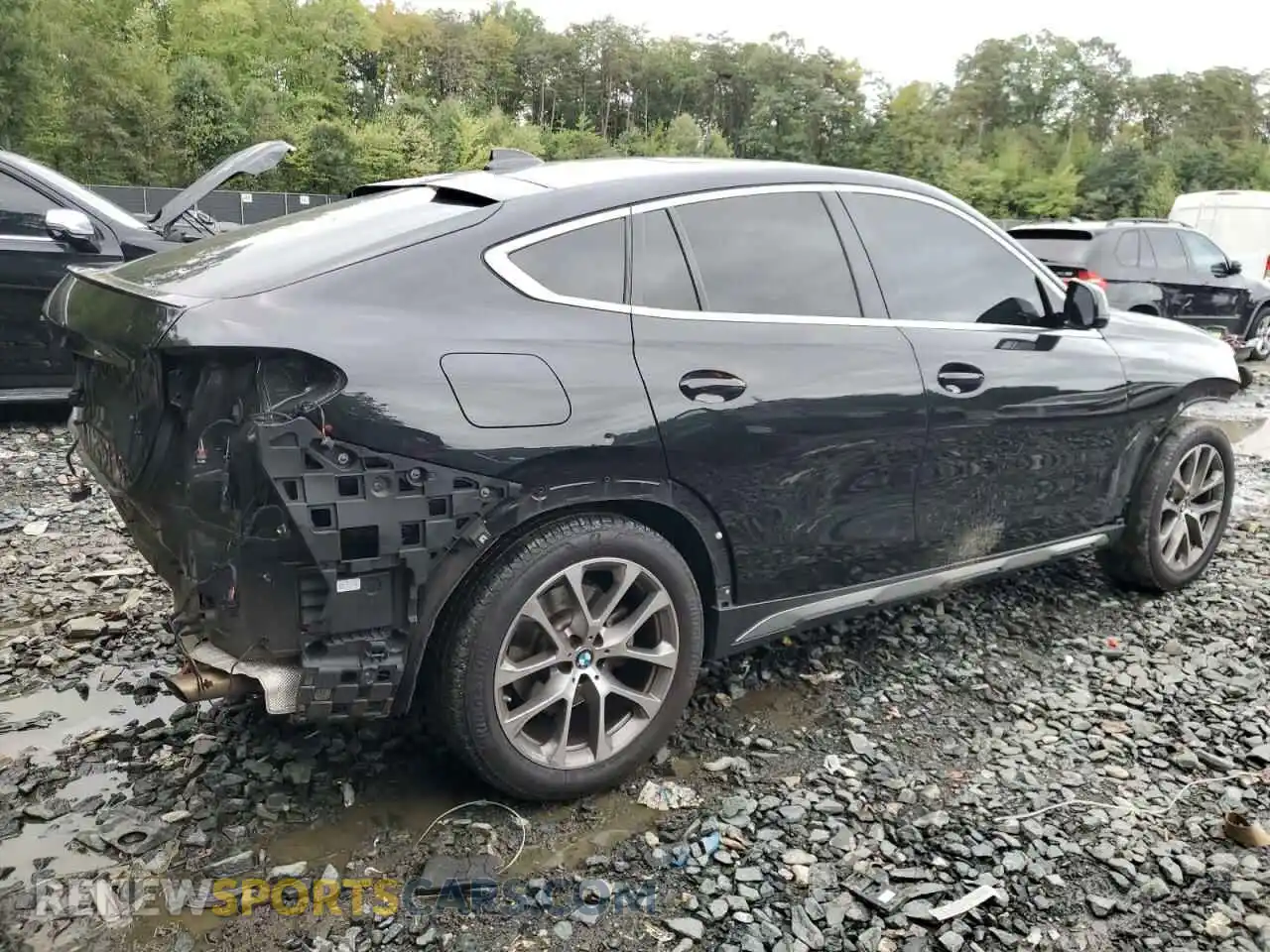 3 Photograph of a damaged car 5UXCY6C00M9G89187 BMW X6 2021