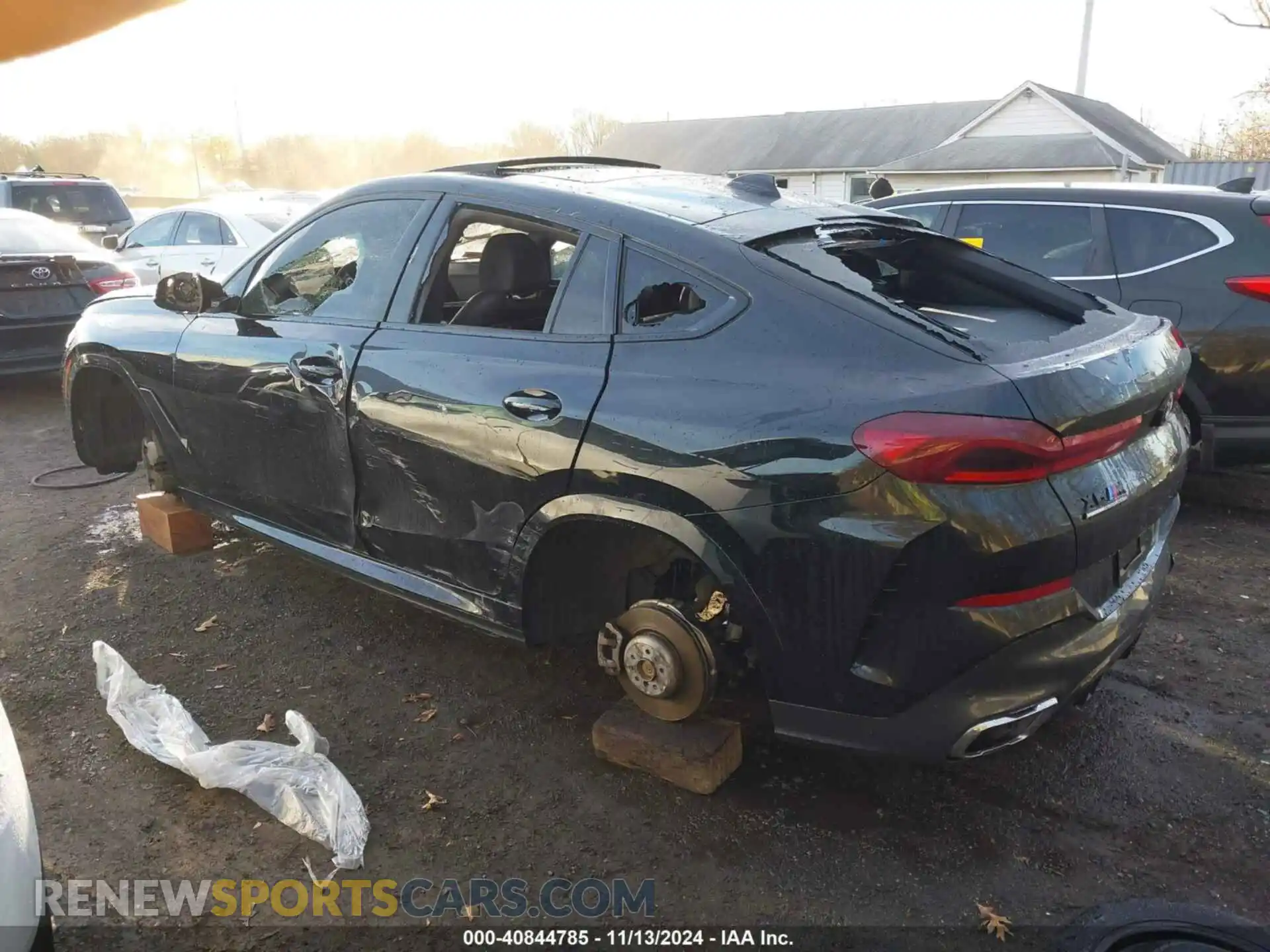 3 Photograph of a damaged car 5UXCY6C02M9E19071 BMW X6 2021