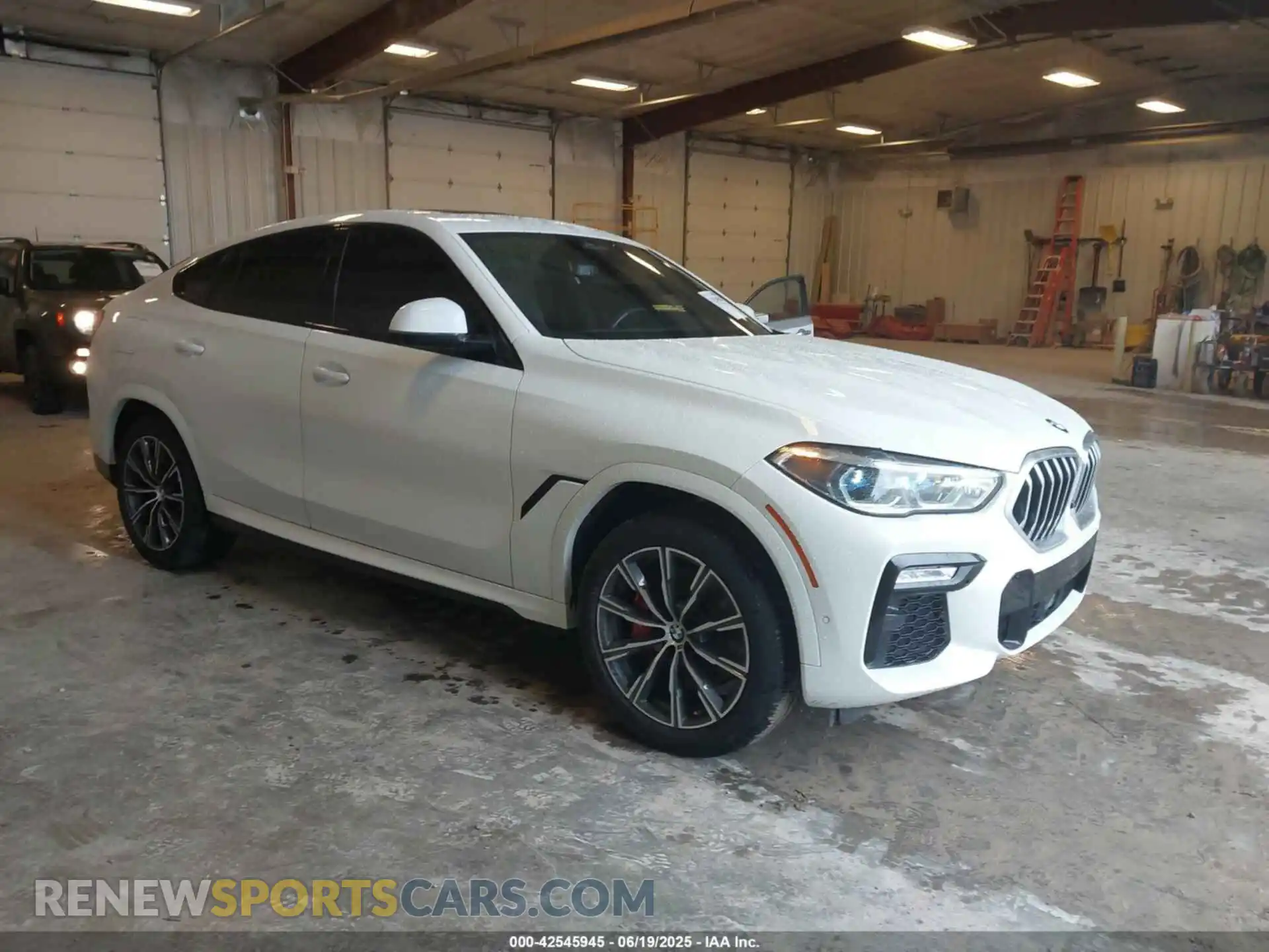 1 Фотография поврежденного автомобиля 5UXCY6C02M9F21776 BMW X6 2021