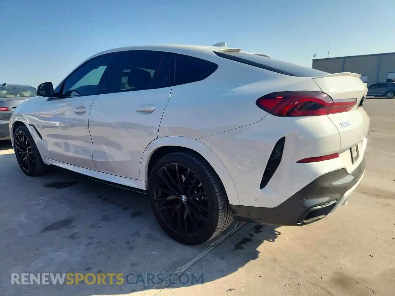 2 Photograph of a damaged car 5UXCY6C02M9H72135 BMW X6 2021