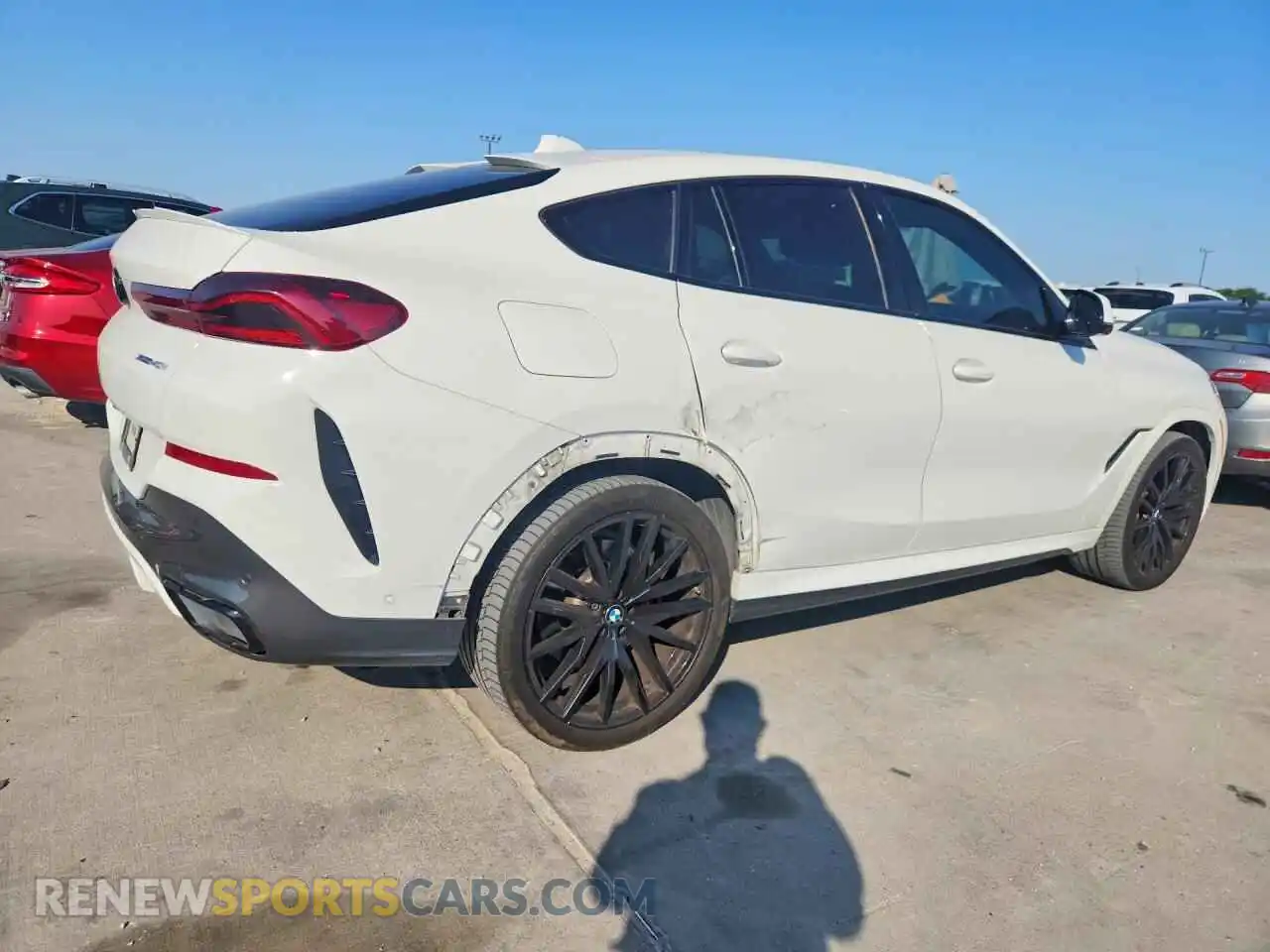 3 Photograph of a damaged car 5UXCY6C02M9H72135 BMW X6 2021