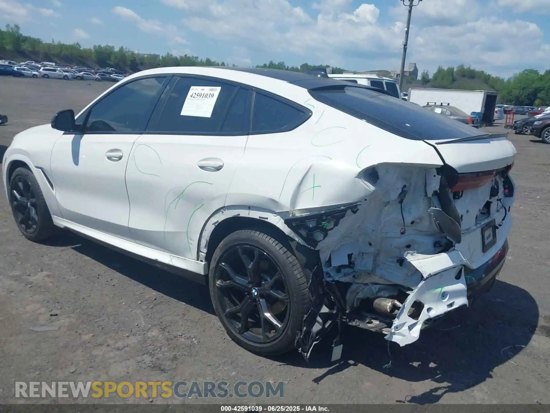 3 Photograph of a damaged car 5UXCY6C04M9G74224 BMW X6 2021