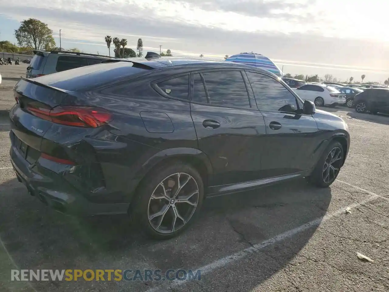 3 Photograph of a damaged car 5UXCY6C04M9H02068 BMW X6 2021
