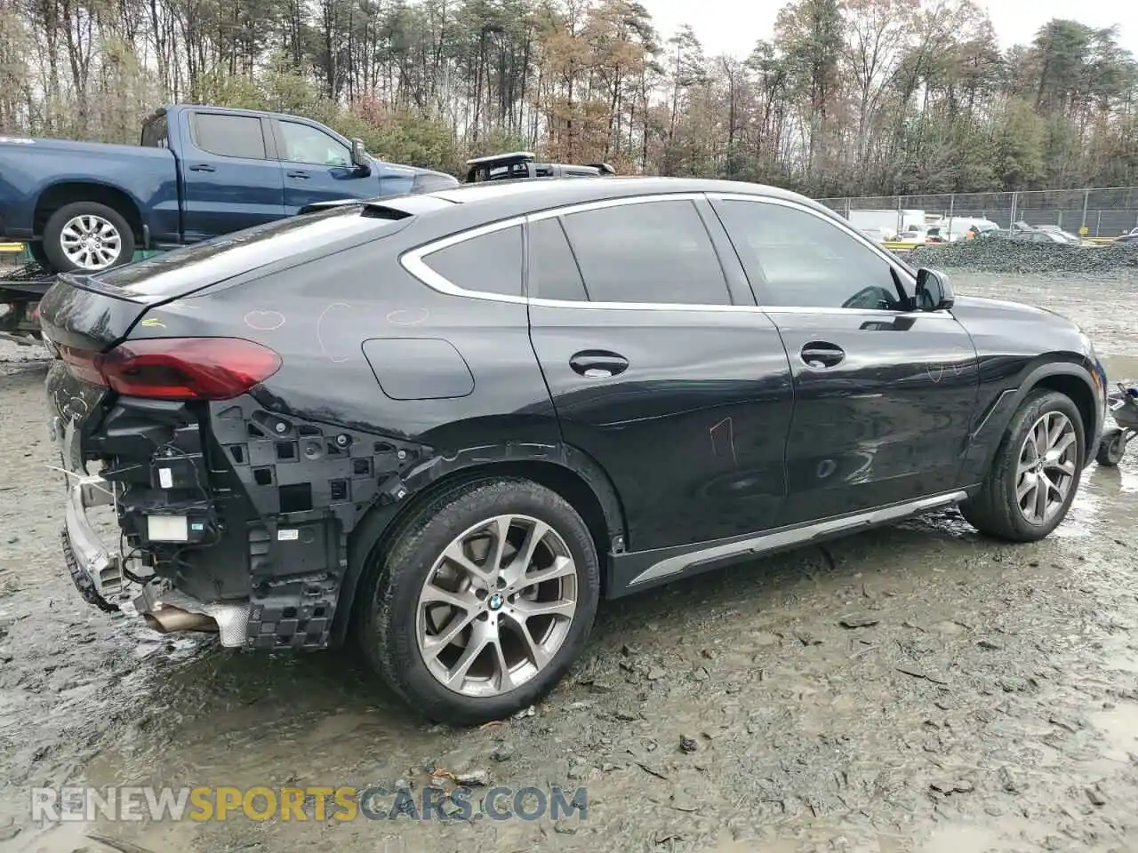 3 Photograph of a damaged car 5UXCY6C05M9G89833 BMW X6 2021