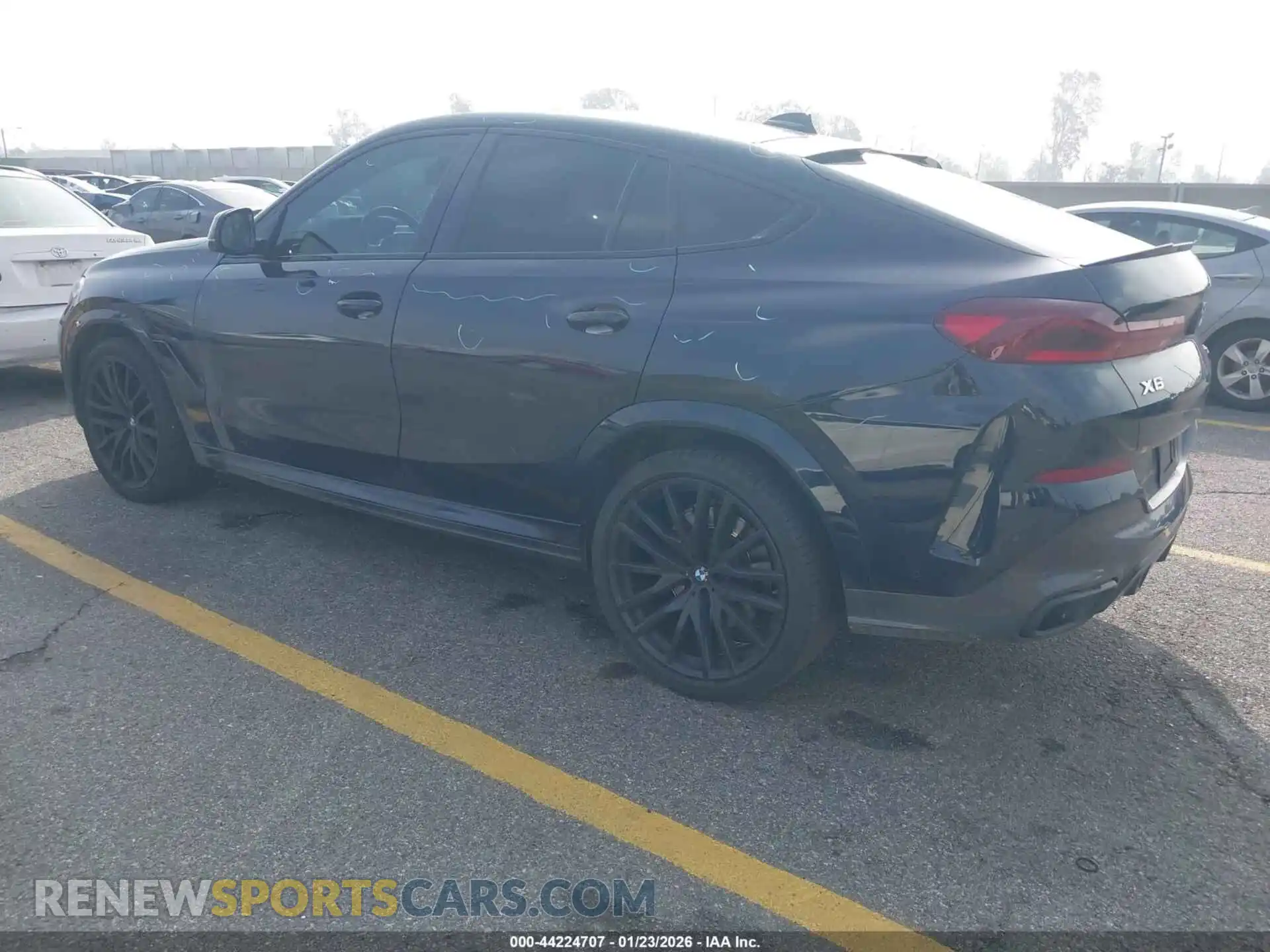 3 Photograph of a damaged car 5UXCY6C06M9G17166 BMW X6 2021